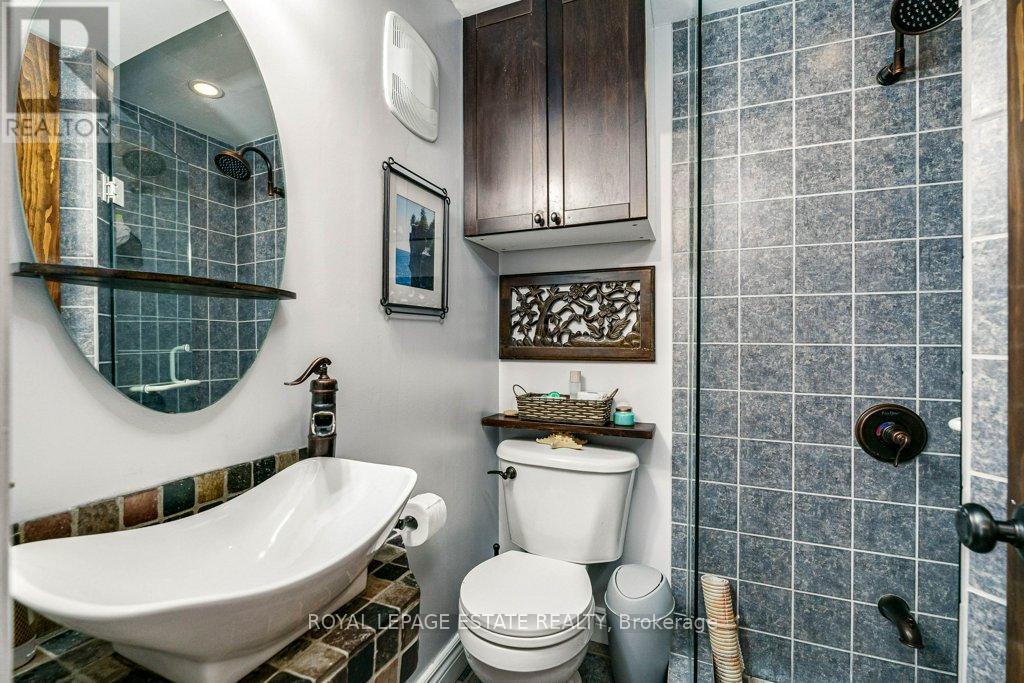 158 Waverley Road, Toronto, Ontario  M4L 3T3 - Photo 9 - E13181854