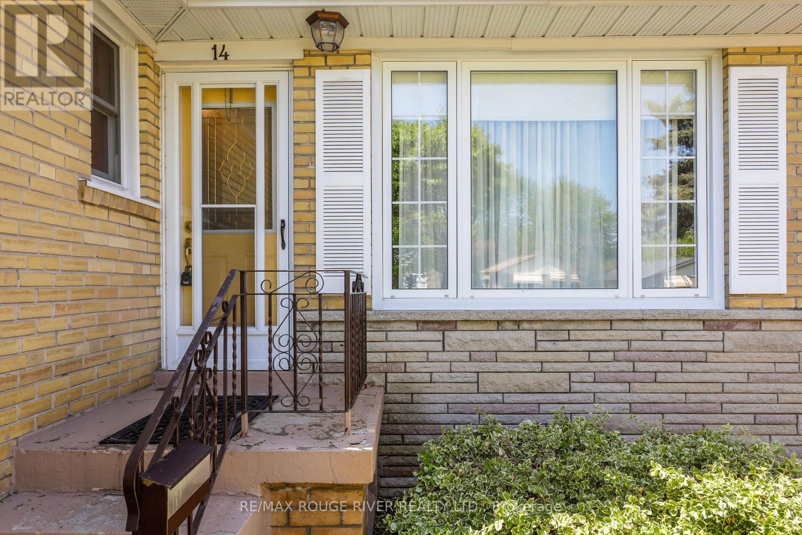 14 Farmbrook Road, Toronto, Ontario  M1J 2S4 - Photo 2 - E13182184