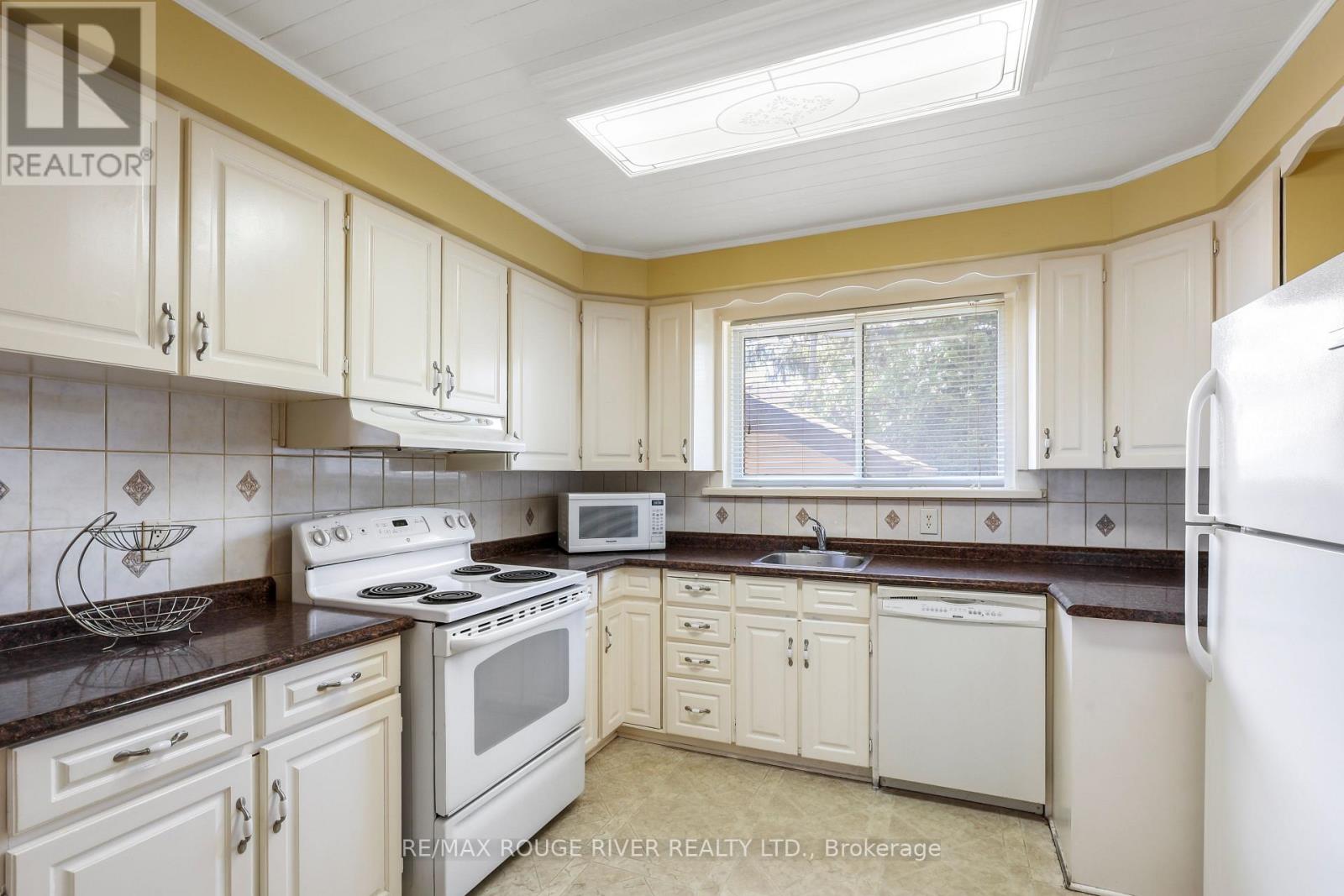 14 Farmbrook Road, Toronto, Ontario  M1J 2S4 - Photo 3 - E13182184