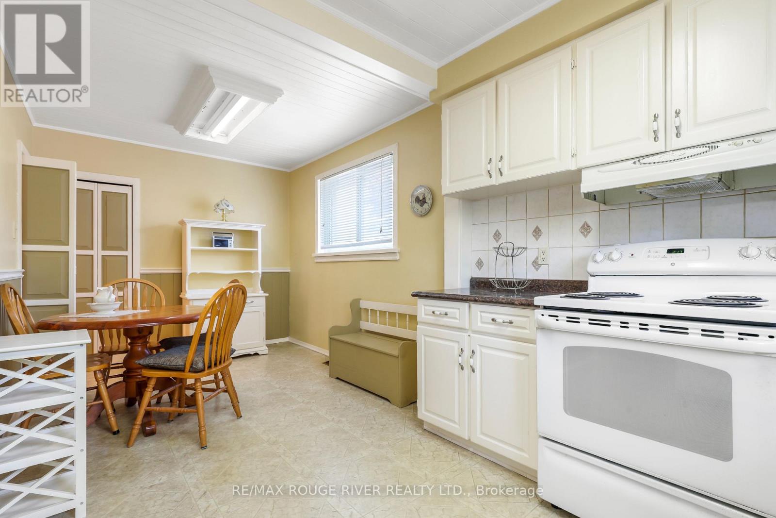 14 Farmbrook Road, Toronto, Ontario  M1J 2S4 - Photo 4 - E13182184