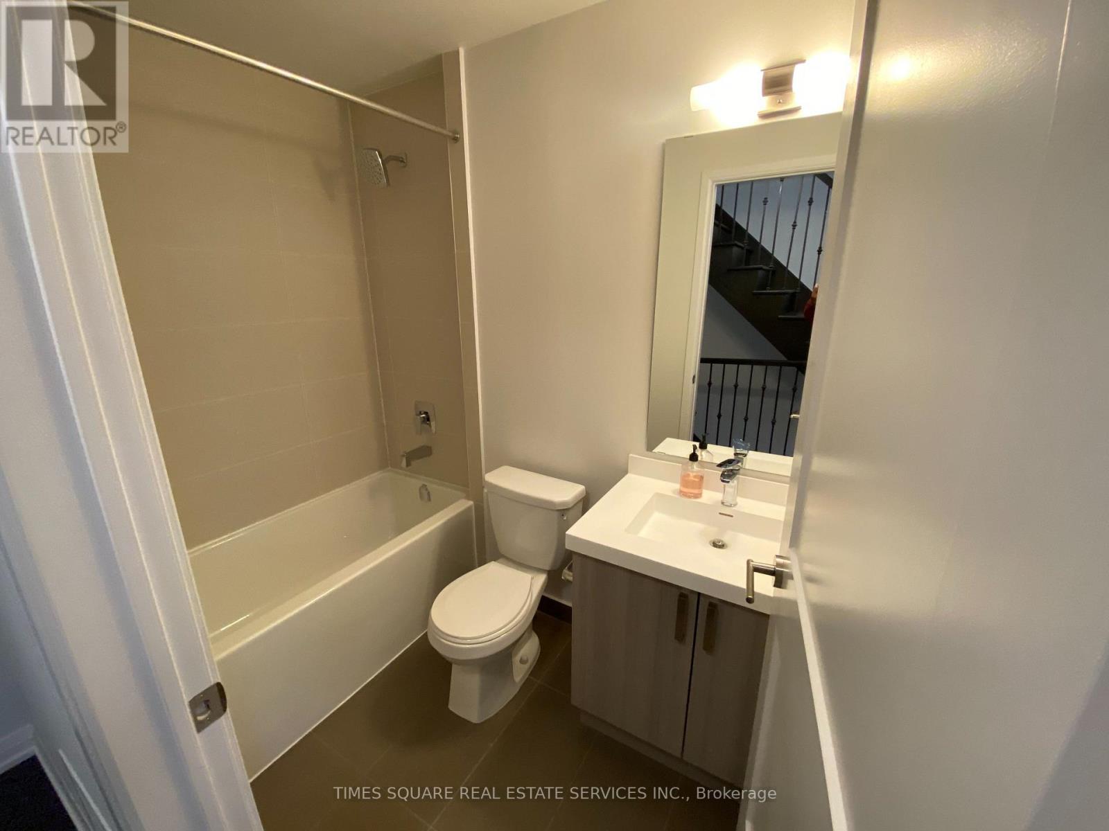Th32 - 1050 Portage Parkway, Vaughan, Ontario  L4K 2M7 - Photo 11 - N13182046