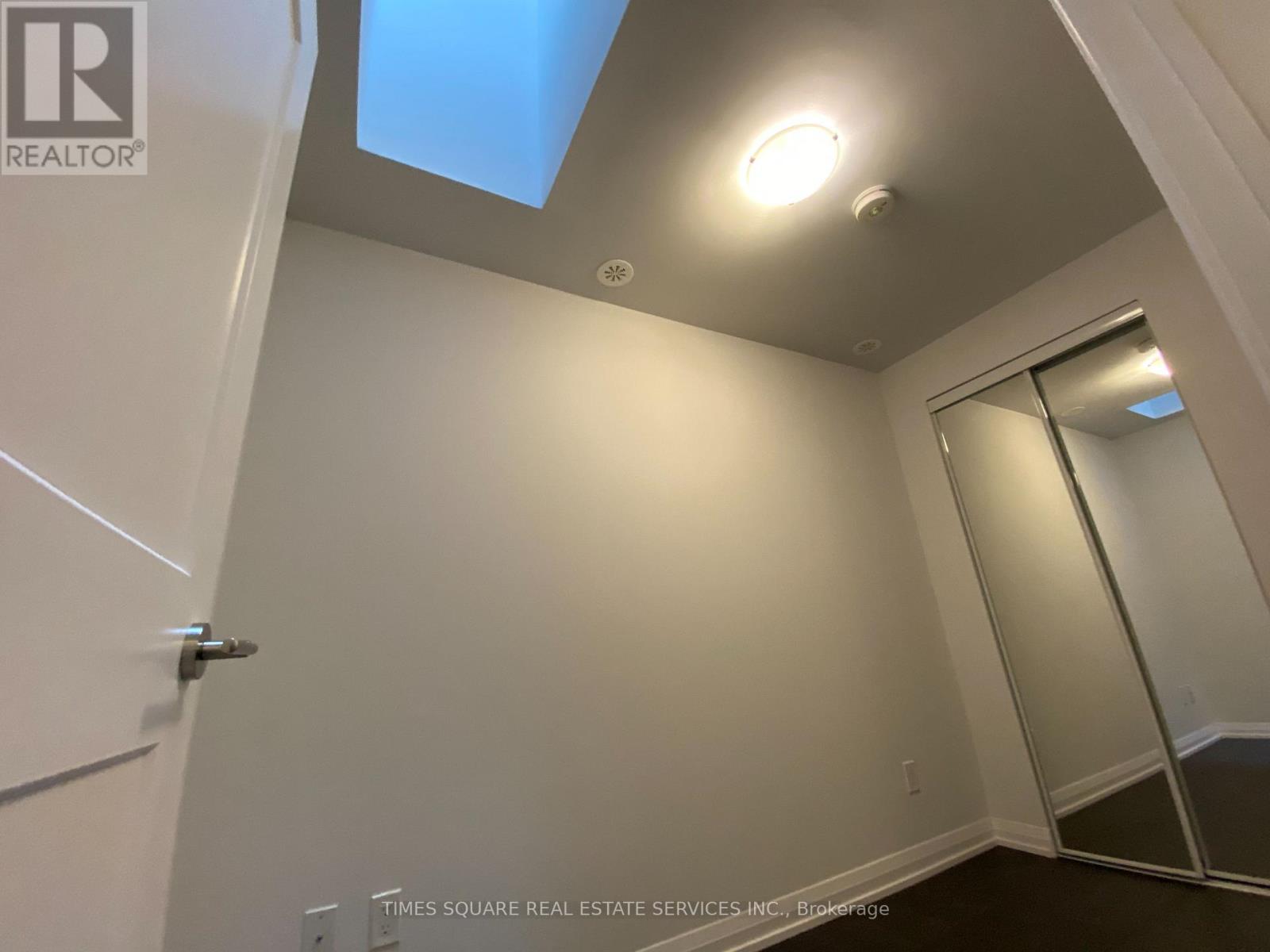 Th32 - 1050 Portage Parkway, Vaughan, Ontario  L4K 2M7 - Photo 12 - N13182046