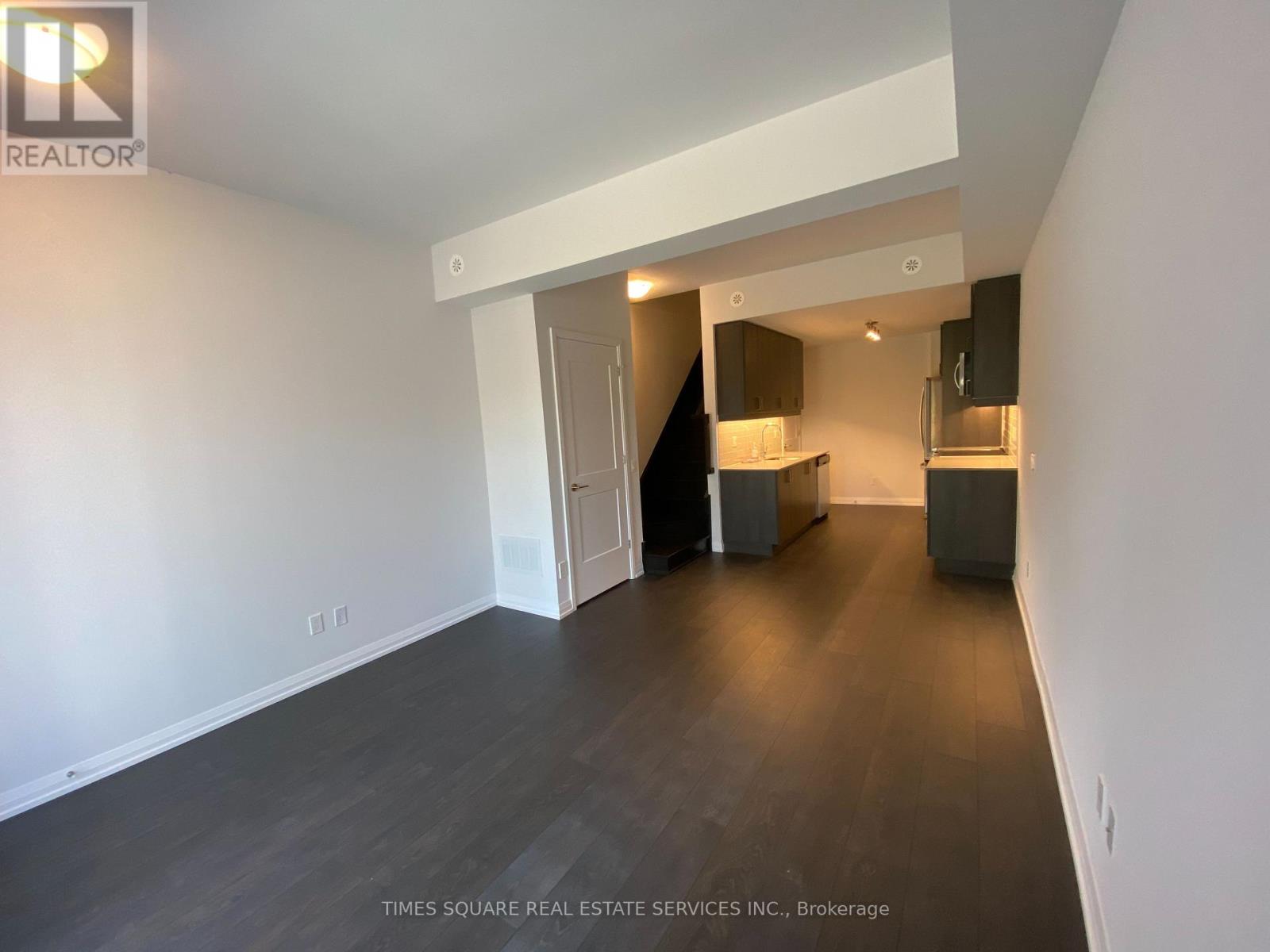 Th32 - 1050 Portage Parkway, Vaughan, Ontario  L4K 2M7 - Photo 4 - N13182046