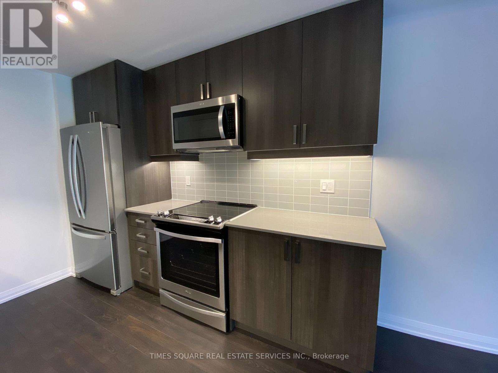 Th32 - 1050 Portage Parkway, Vaughan, Ontario  L4K 2M7 - Photo 5 - N13182046