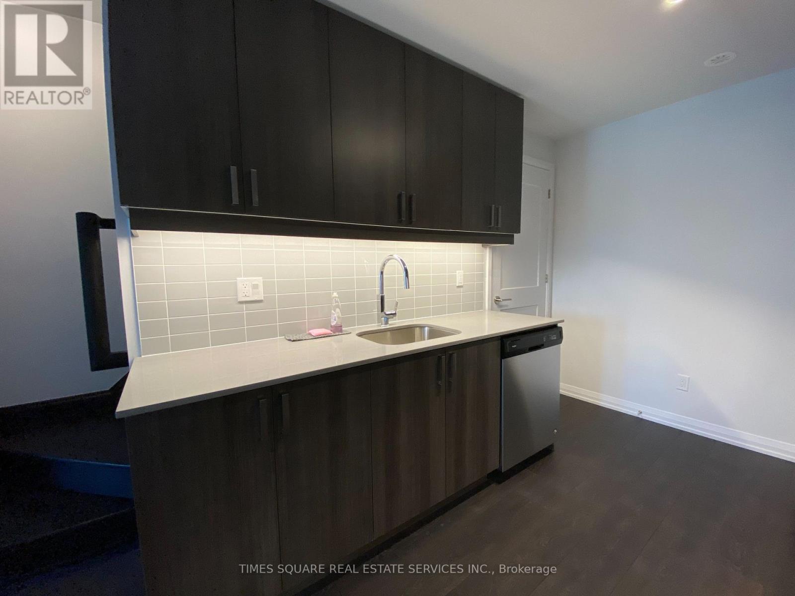 Th32 - 1050 Portage Parkway, Vaughan, Ontario  L4K 2M7 - Photo 6 - N13182046