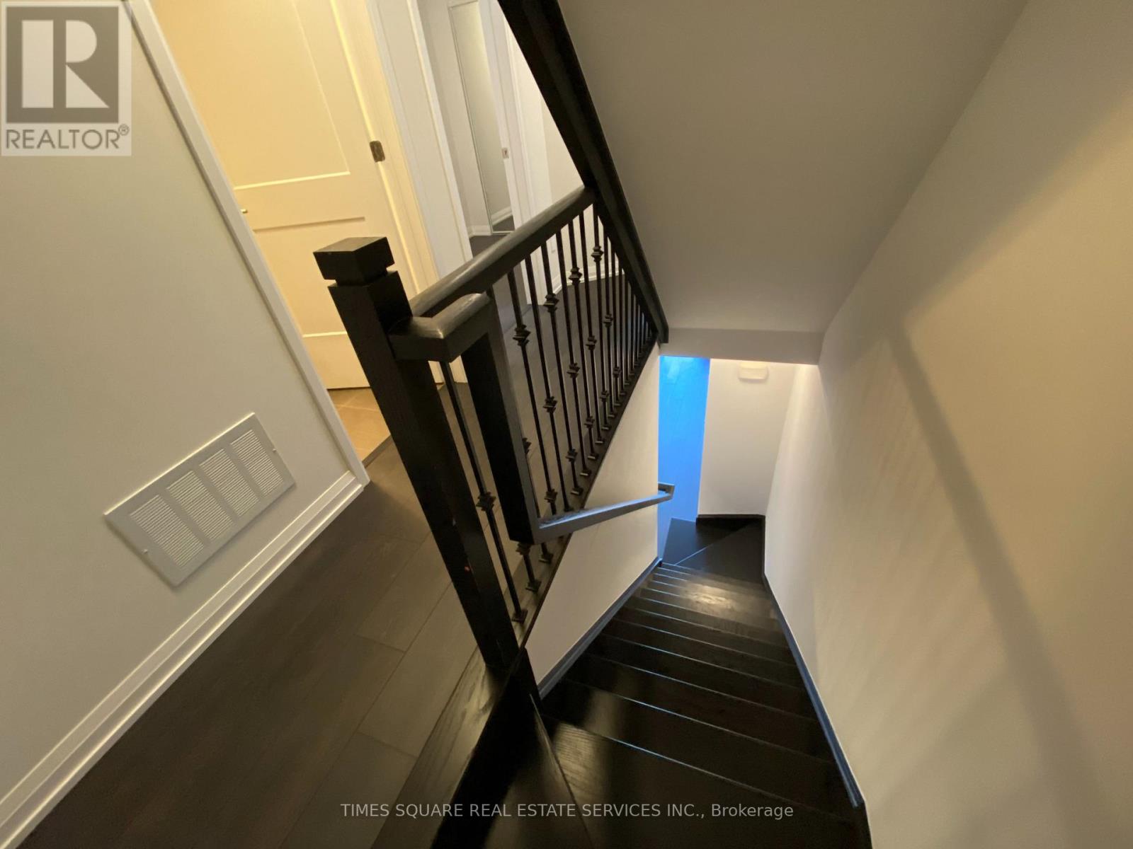 Th32 - 1050 Portage Parkway, Vaughan, Ontario  L4K 2M7 - Photo 9 - N13182046