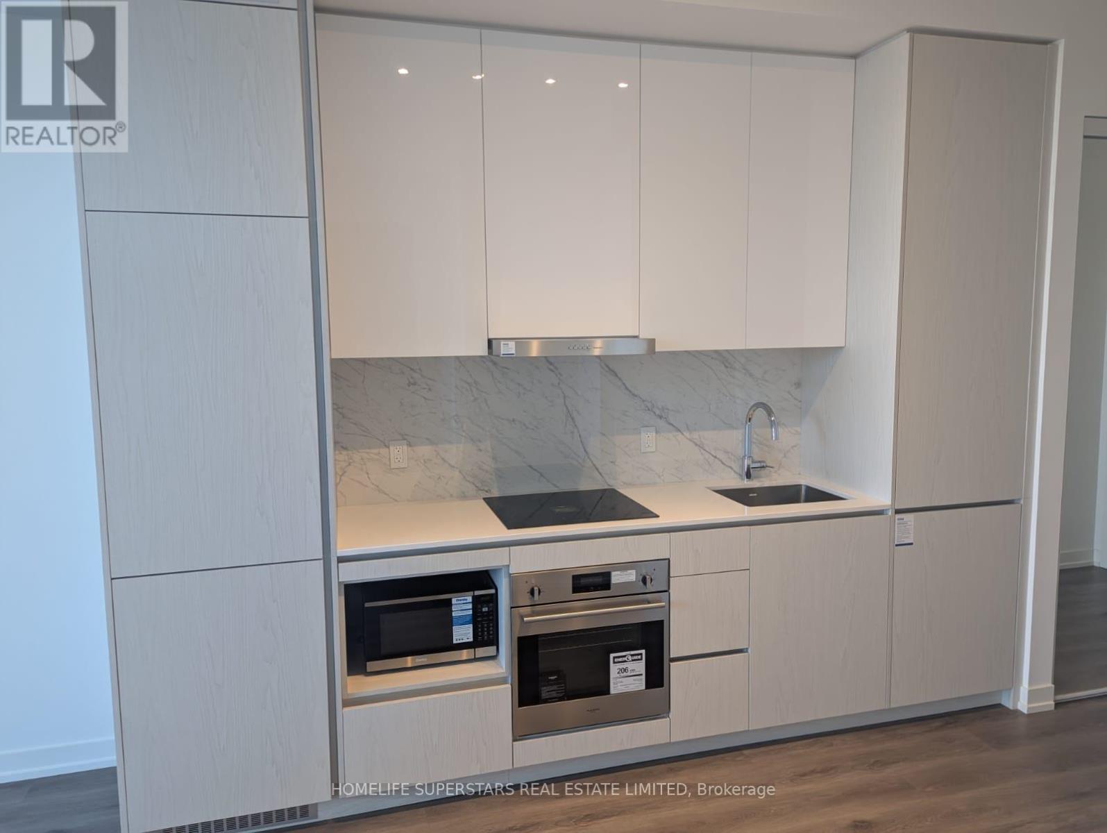 708 - 28 Interchange Way, Vaughan, Ontario  L4K 5W3 - Photo 3 - N13182146