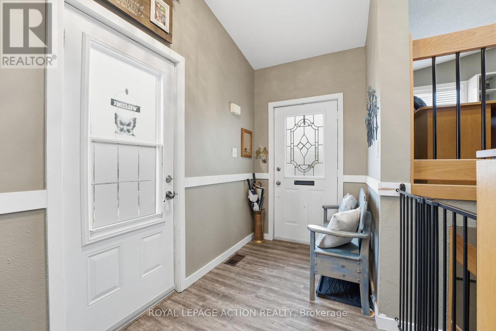 71 Barnes Avenue, Brantford, Ontario  N3R 4Y9 - Photo 2 - X12970024