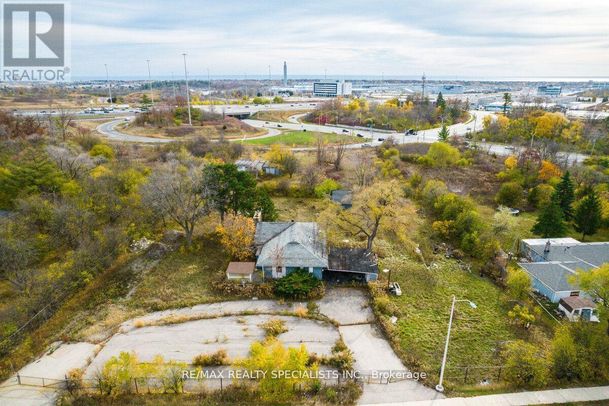 2036 Upper Middle Road E, Oakville, Ontario  L6H 7G5 - Photo 4 - W13181868