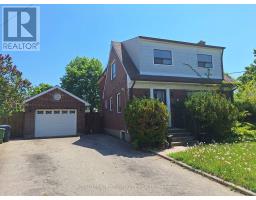 17 COMPTON CRESCENT, Toronto, Ontario