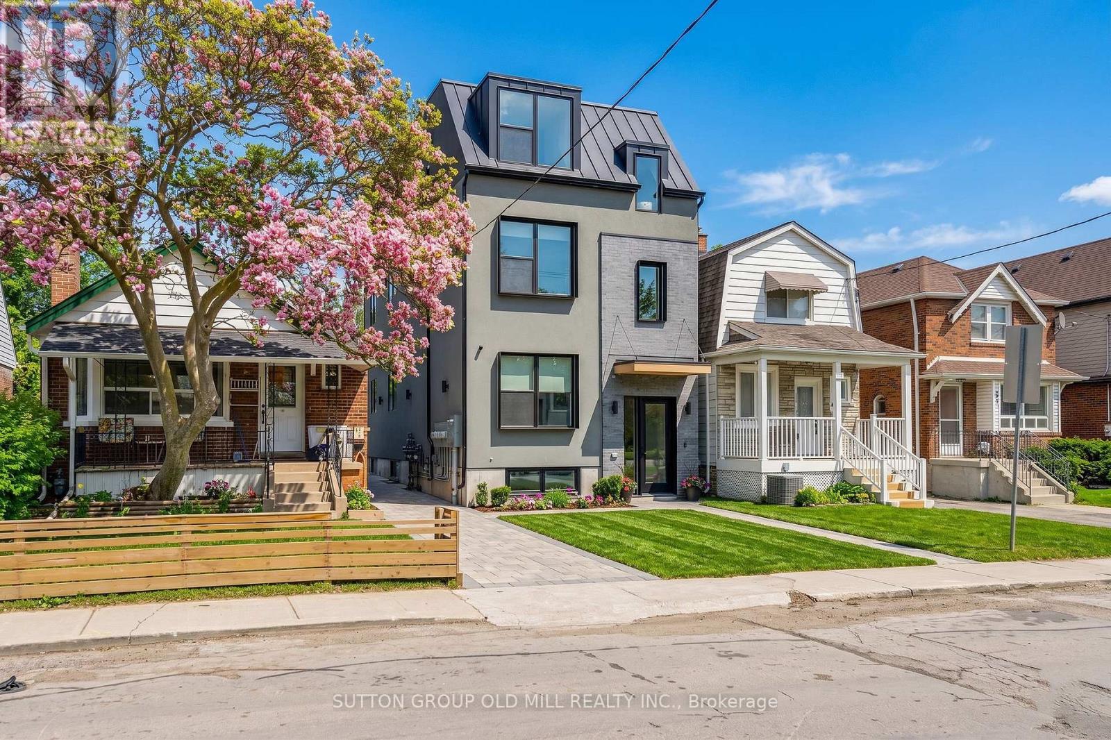 02 - 625 HARVIE AVENUE, Toronto, Ontario