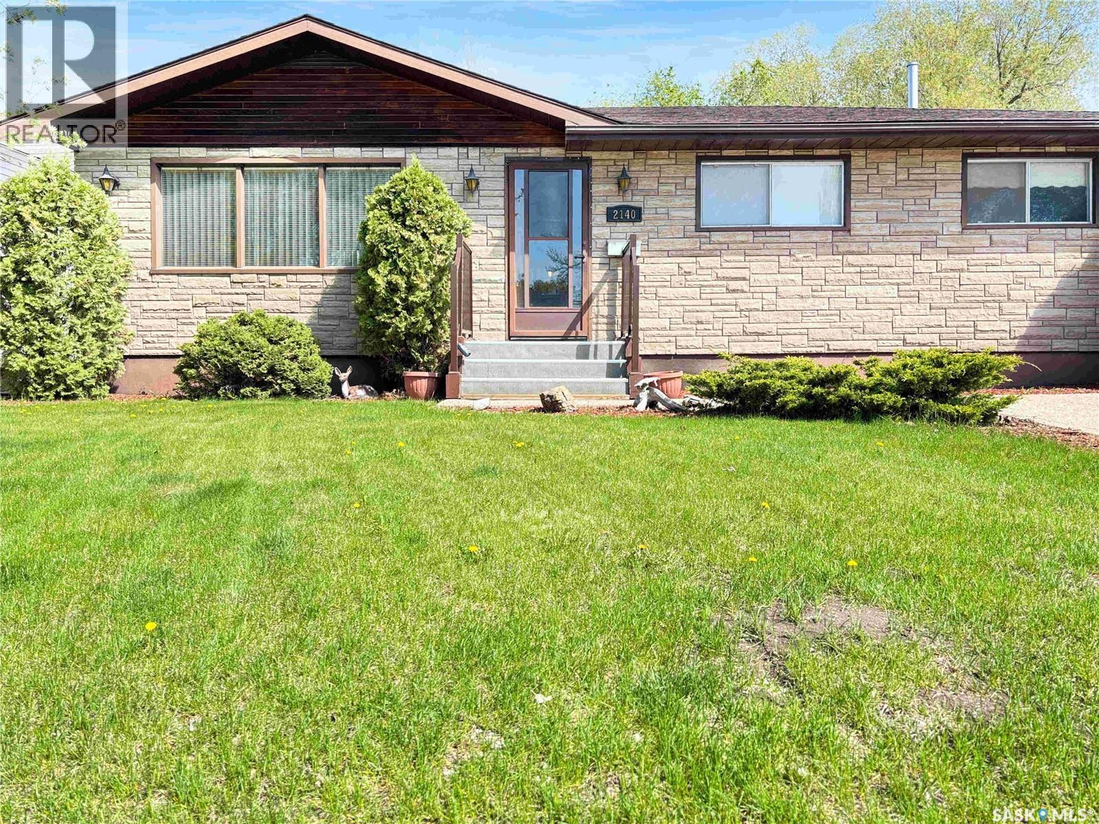 2140 37th Street W, Saskatoon, Saskatchewan  S7L 4E3 - Photo 1 - SK037276