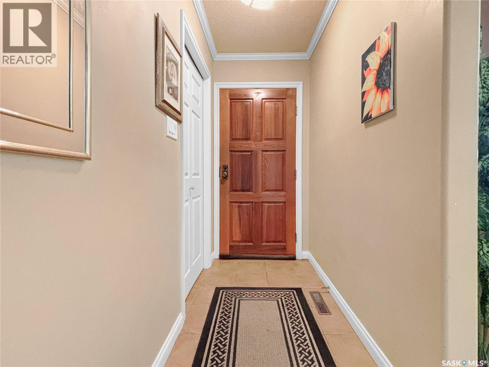 2140 37th Street W, Saskatoon, Saskatchewan  S7L 4E3 - Photo 2 - SK037276