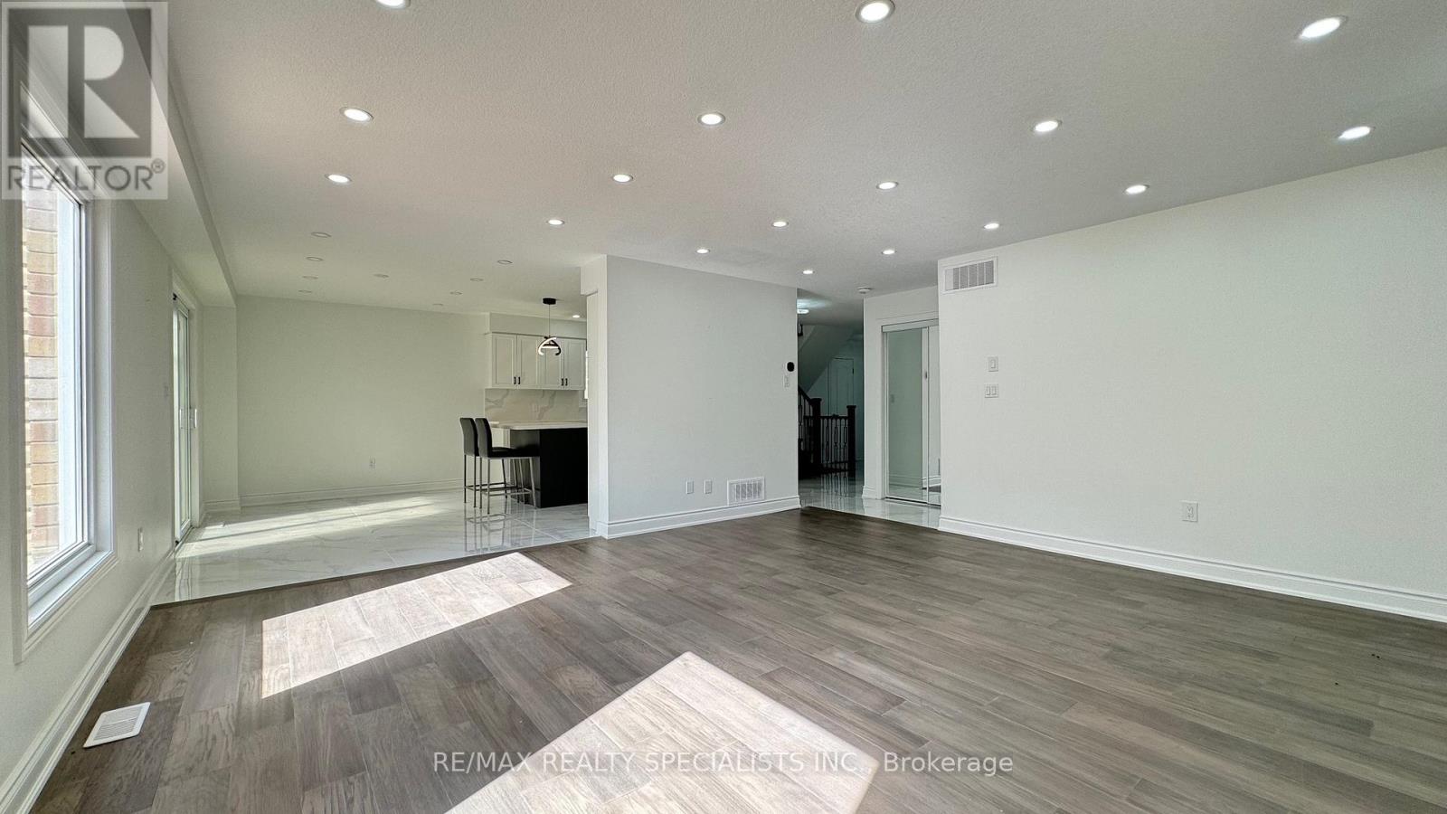 Upper Lvl - 505 Bridlewreath Court, Kitchener, Ontario N2E 3V6 - Photo 16 - X13181848