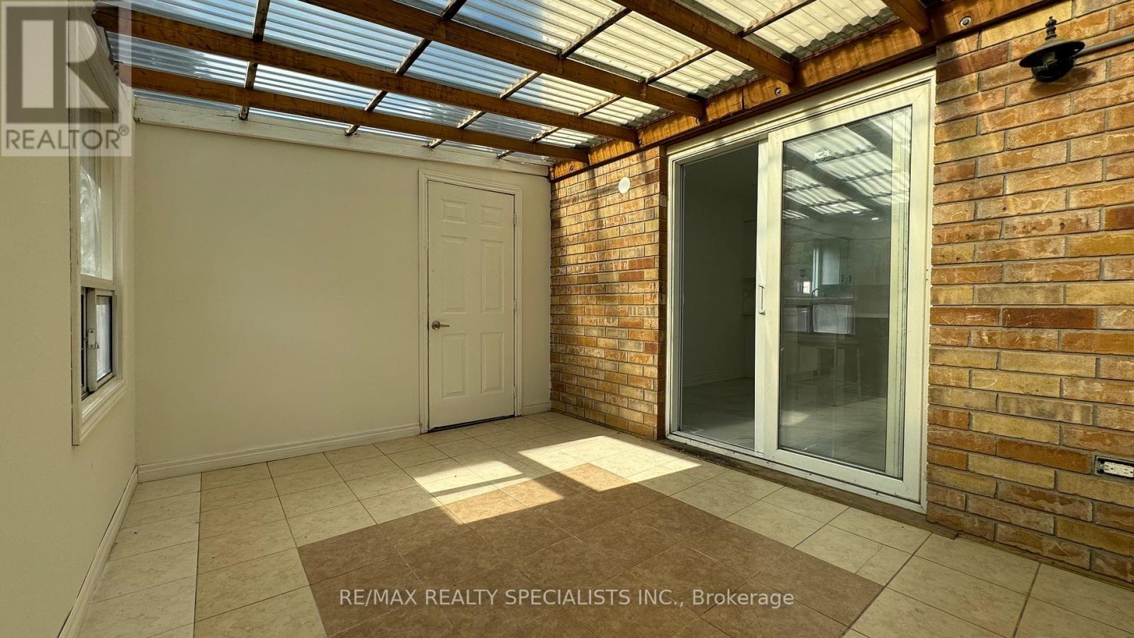 UPPER LVL - 505 BRIDLEWREATH COURT