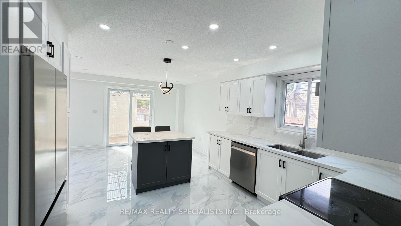 Upper Lvl - 505 Bridlewreath Court, Kitchener, Ontario N2E 3V6 - Photo 8 - X13181848