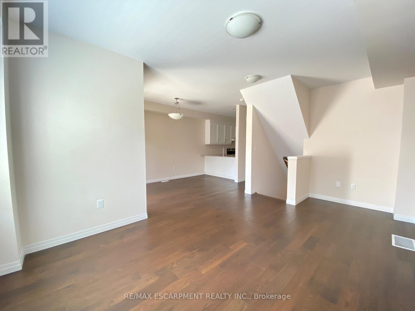4 Workman Lane, Hamilton, Ontario  L9G 0H2 - Photo 3 - X13181998