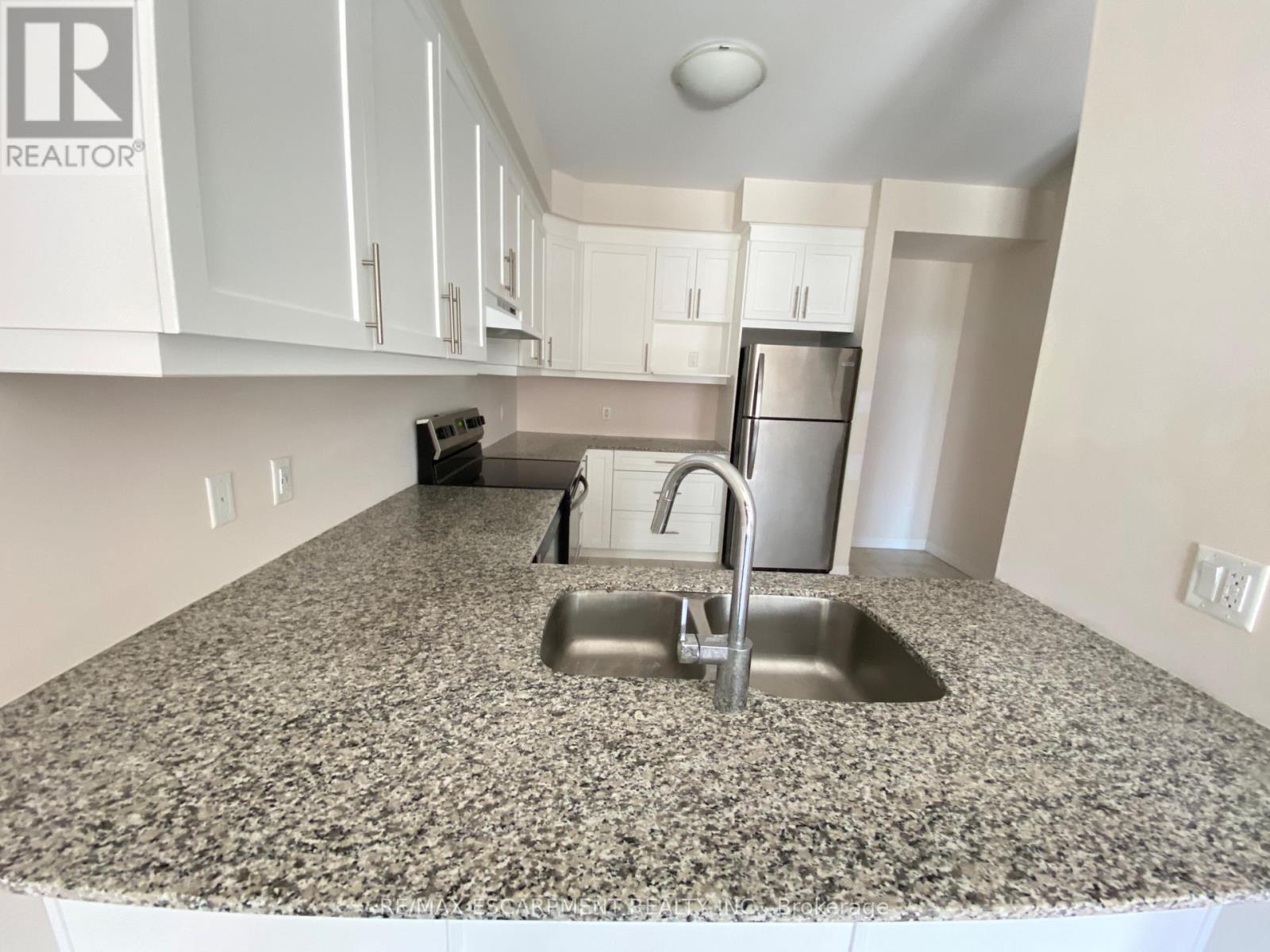 4 Workman Lane, Hamilton, Ontario  L9G 0H2 - Photo 5 - X13181998