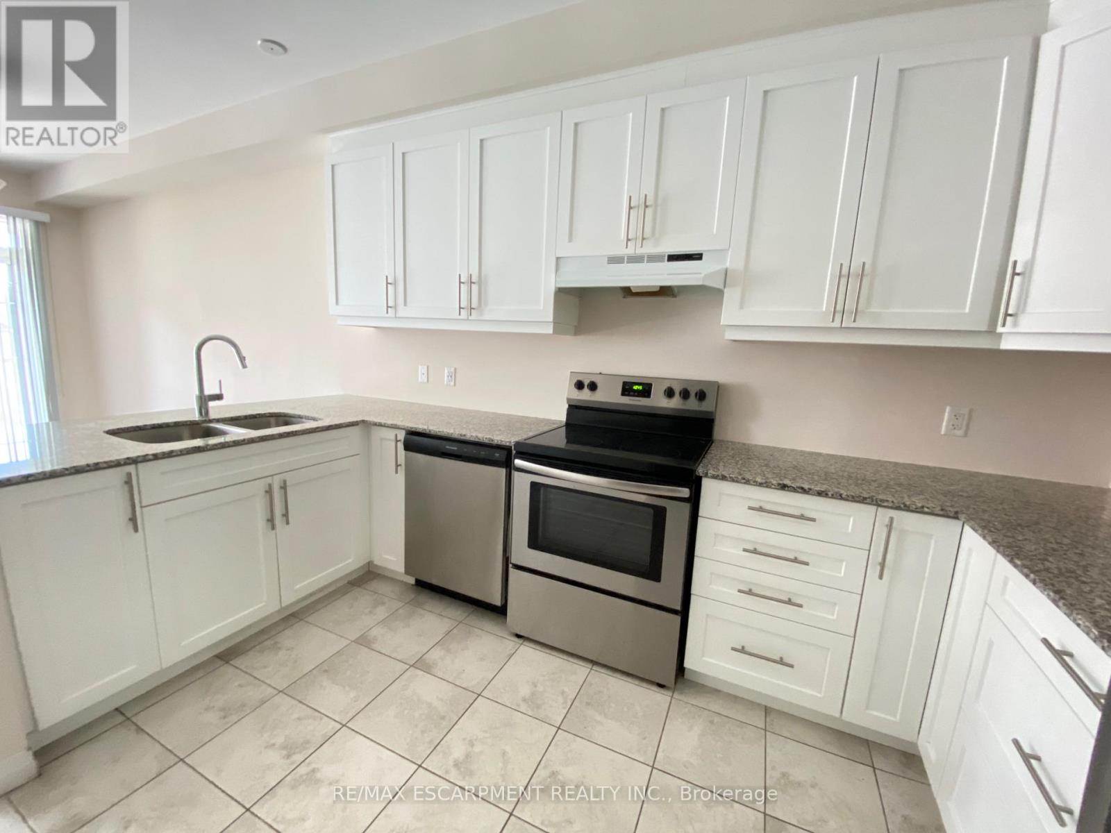 4 Workman Lane, Hamilton, Ontario  L9G 0H2 - Photo 6 - X13181998
