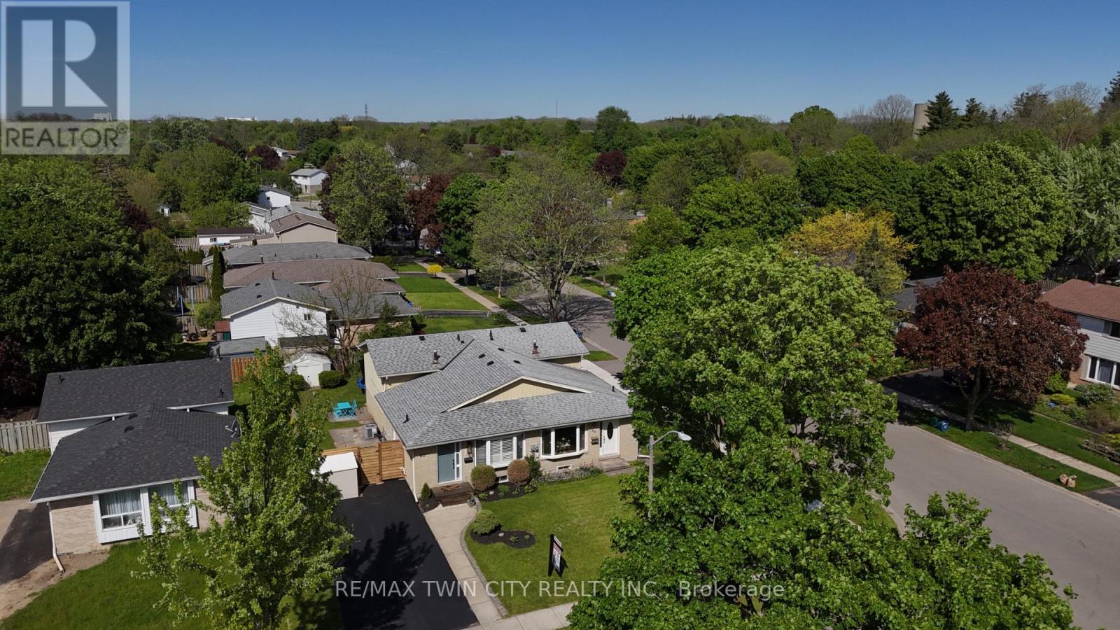 43 Inverness Street, Brantford, Ontario  N3V 1A9 - Photo 2 - X13182014