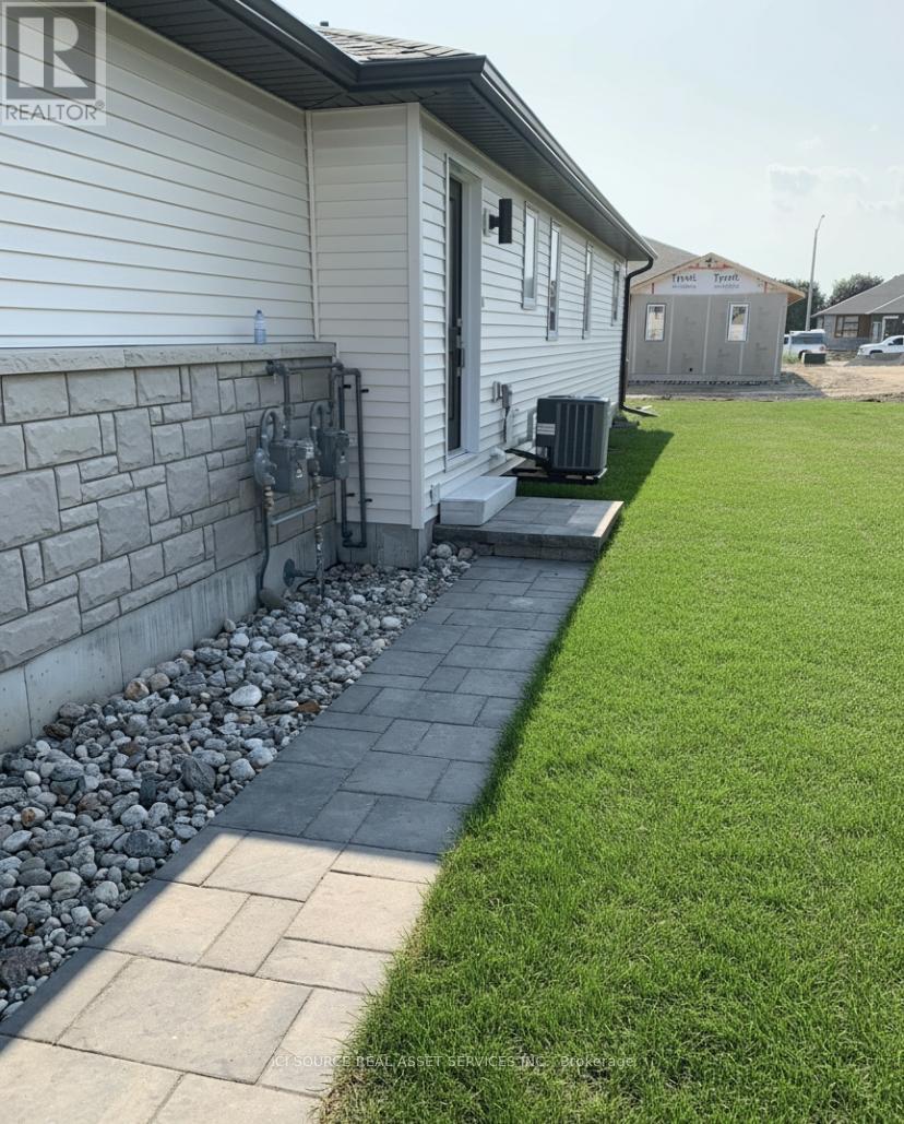 B - 120 Sienna Avenue, Belleville, Ontario  K8N 0E3 - Photo 2 - X13182274