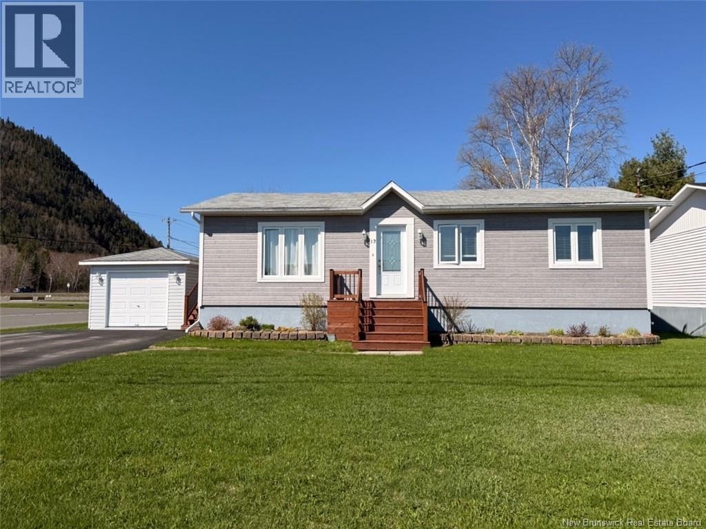 17 Pine Street, Campbellton, New Brunswick