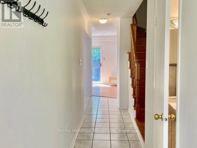 436 Sparrow Circle, Pickering, Ontario  L1V 7E7 - Photo 2 - E13182442