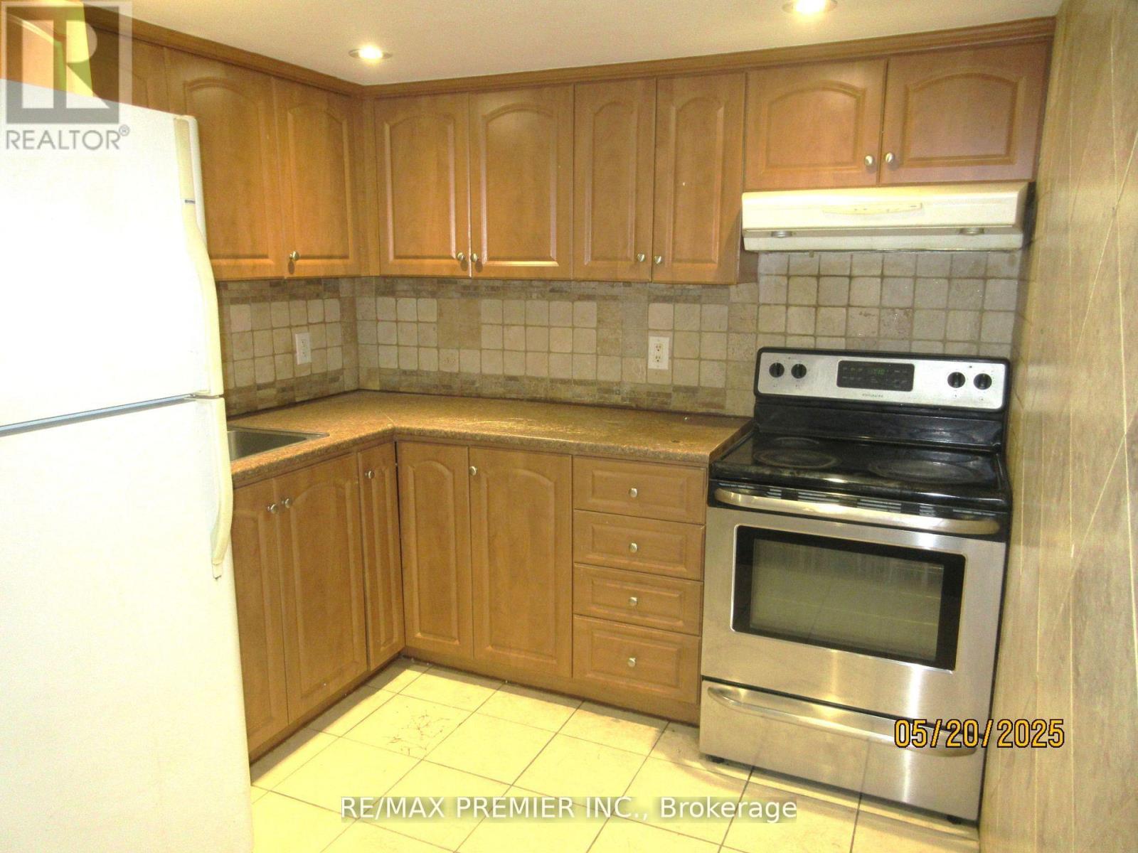 100 Snowood Court, Toronto, Ontario  M3N 1E8 - Photo 8 - W13152108