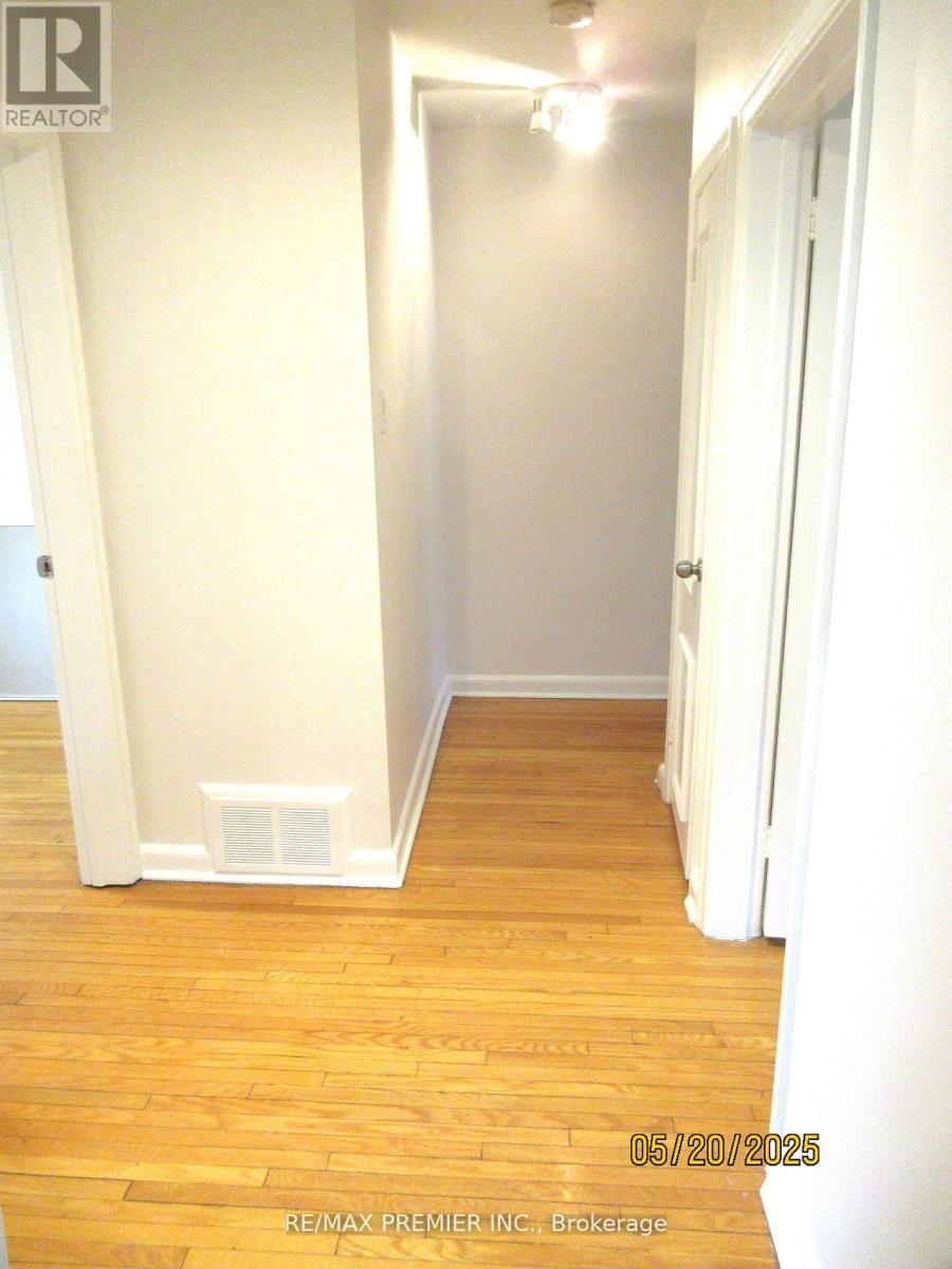 100 Snowood Court, Toronto, Ontario  M3N 1E8 - Photo 5 - W13152108