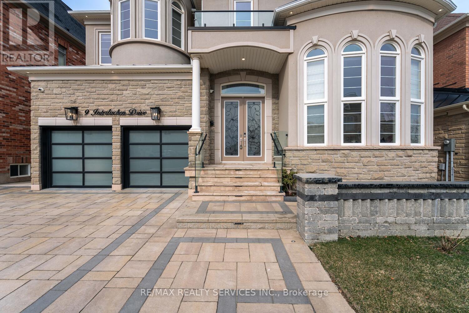 9 INTERLACKEN DRIVE, Brampton, Ontario