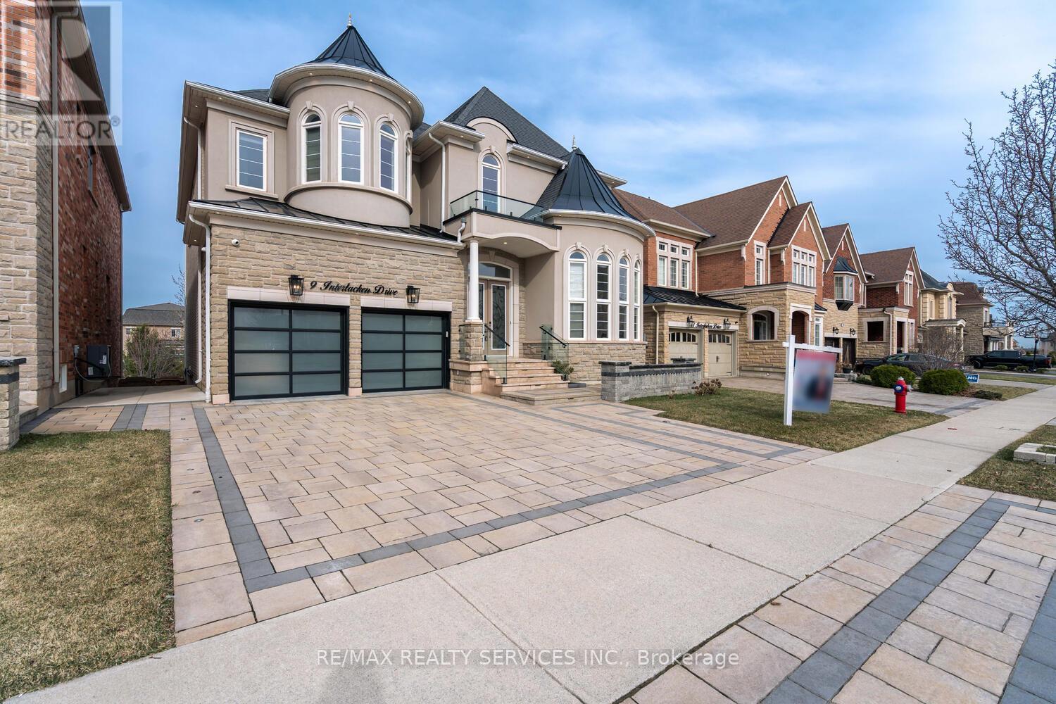 9 Interlacken Drive, Brampton, Ontario  L6X 0Y1 - Photo 2 - W13182546