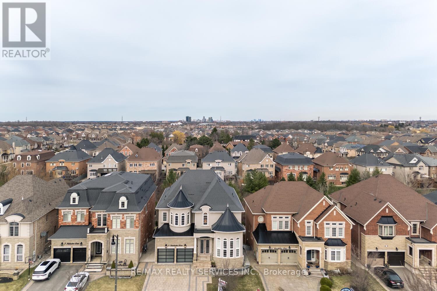 9 Interlacken Drive, Brampton, Ontario  L6X 0Y1 - Photo 4 - W13182546