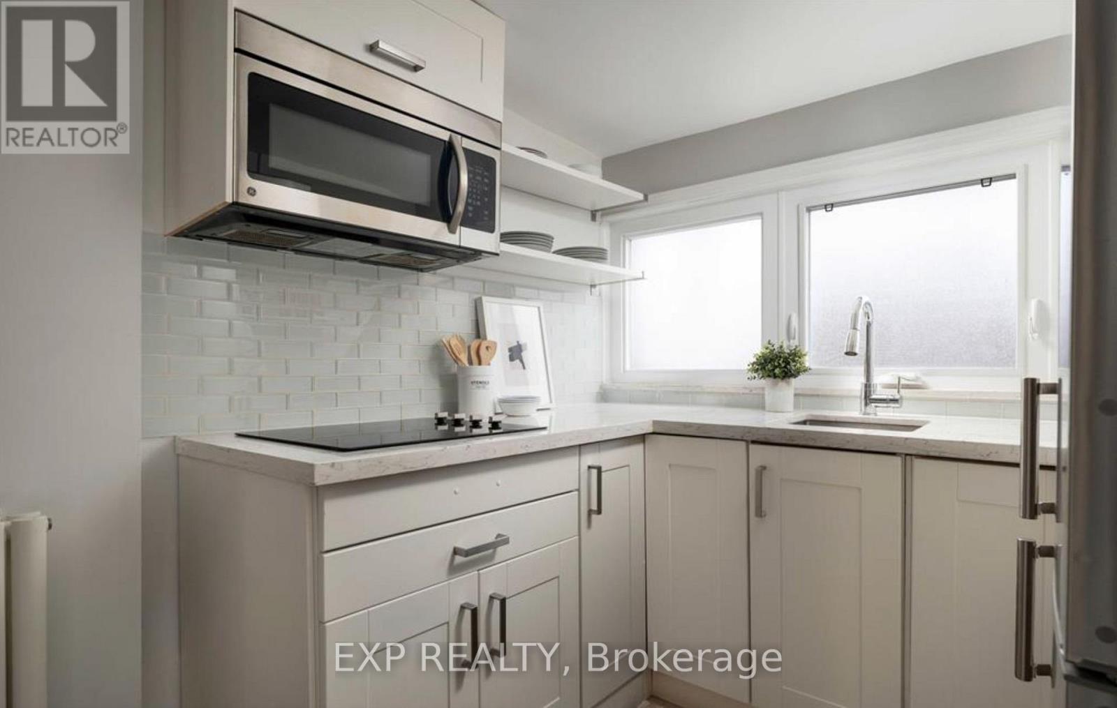 8 Springhurst Avenue, Toronto, Ontario  M6K 1A9 - Photo 2 - W13182636