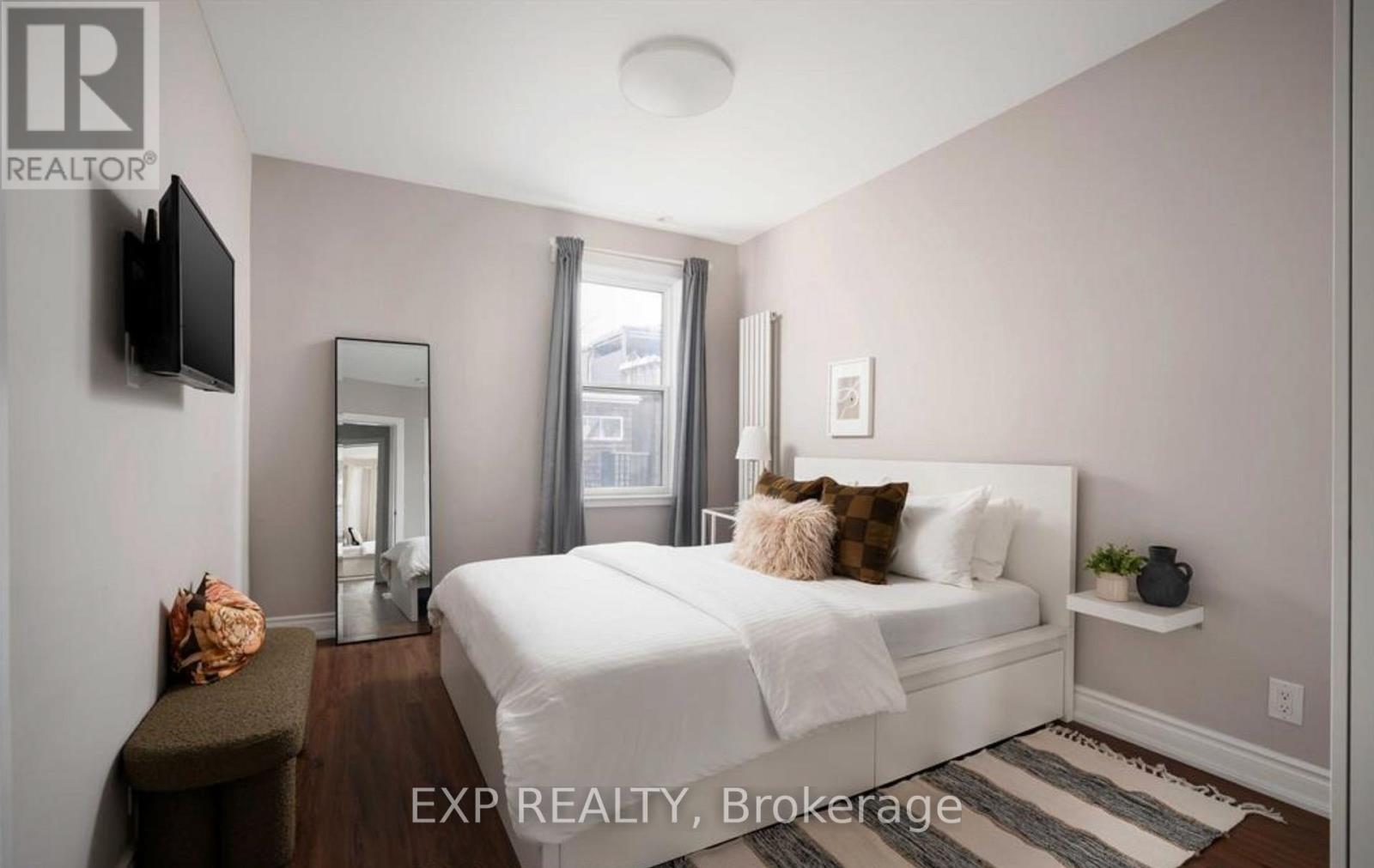 8 Springhurst Avenue, Toronto, Ontario  M6K 1A9 - Photo 4 - W13182636