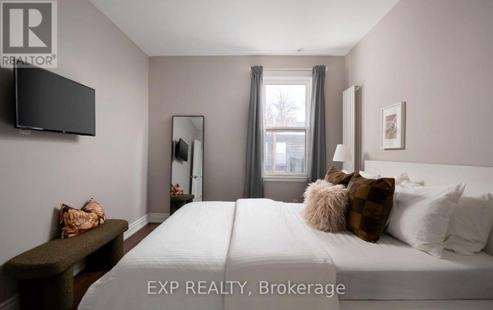 8 Springhurst Avenue, Toronto, Ontario  M6K 1A9 - Photo 5 - W13182636