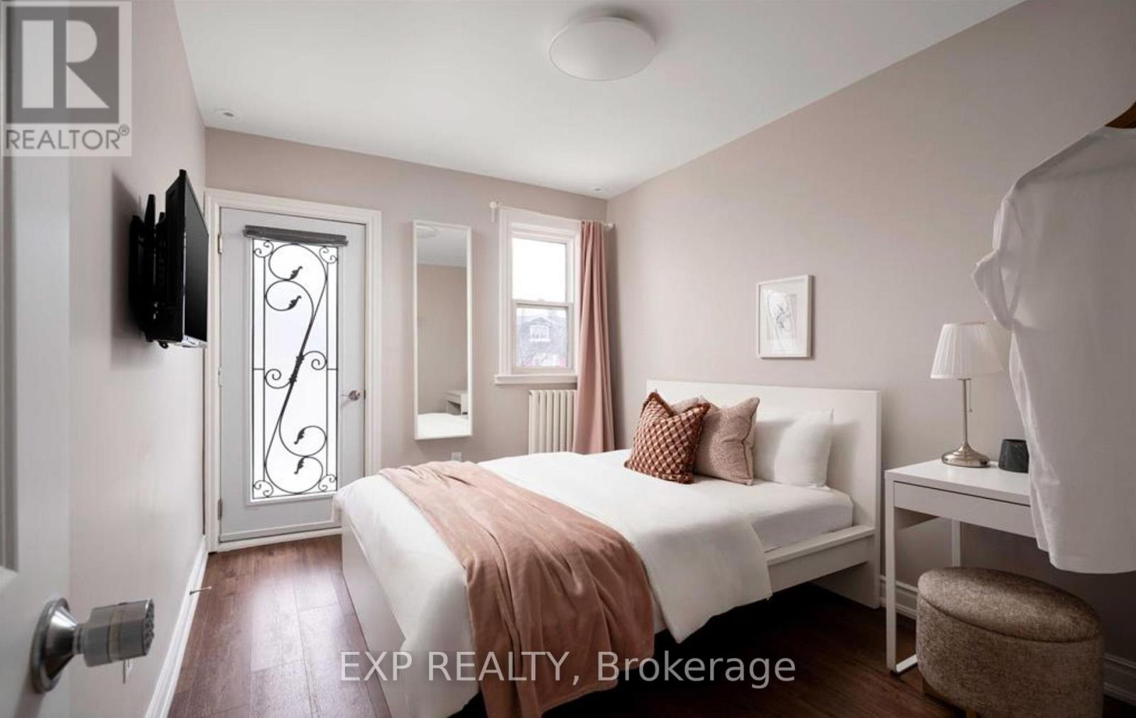 8 Springhurst Avenue, Toronto, Ontario  M6K 1A9 - Photo 9 - W13182636