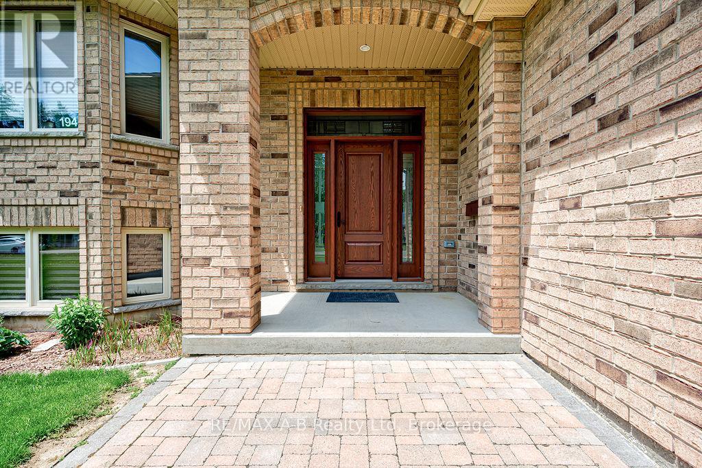 194 Station Road, Perth South, Ontario  N0K 1X0 - Photo 2 - X12913164