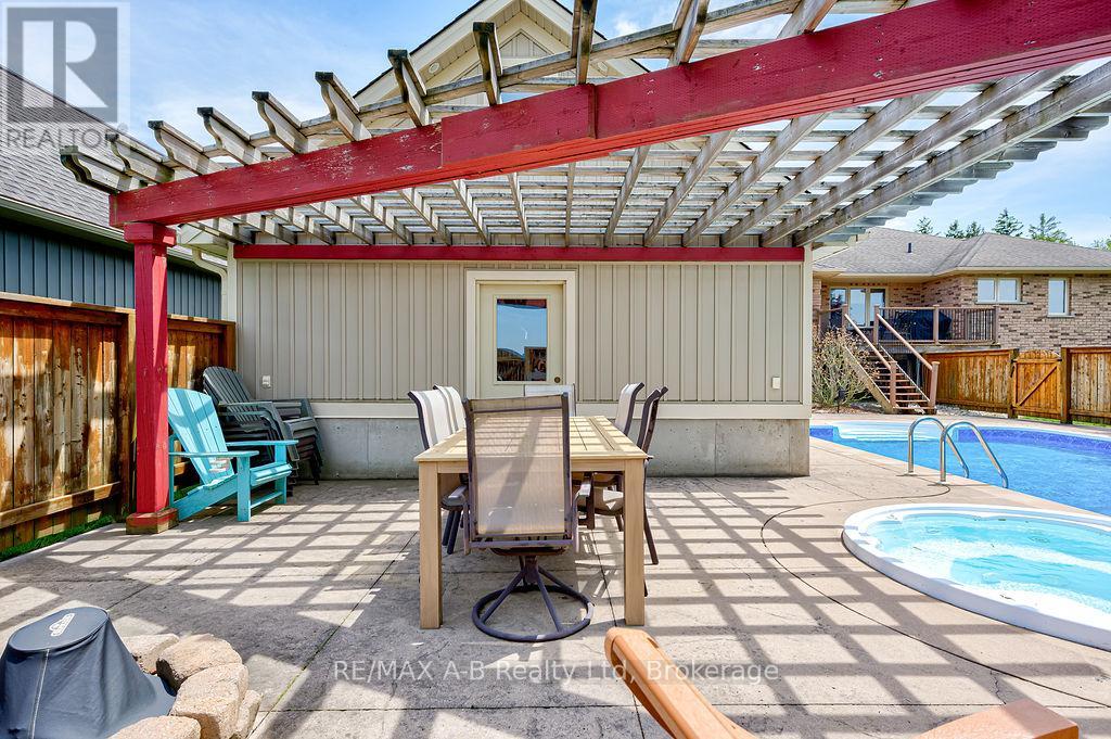 194 Station Road, Perth South, Ontario  N0K 1X0 - Photo 40 - X12913164