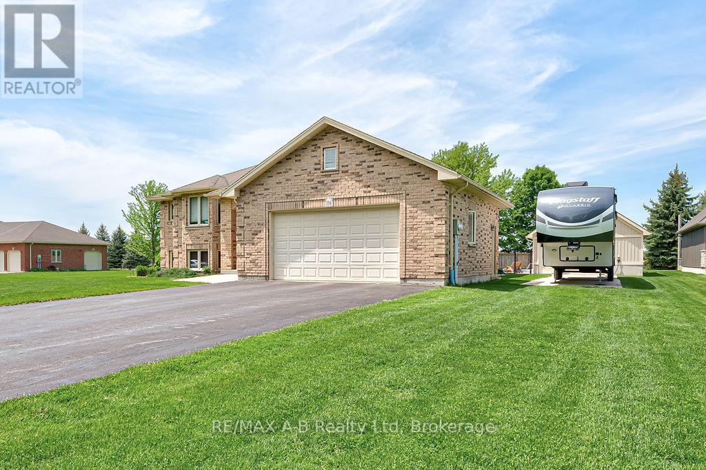 194 Station Road, Perth South, Ontario  N0K 1X0 - Photo 4 - X12913164