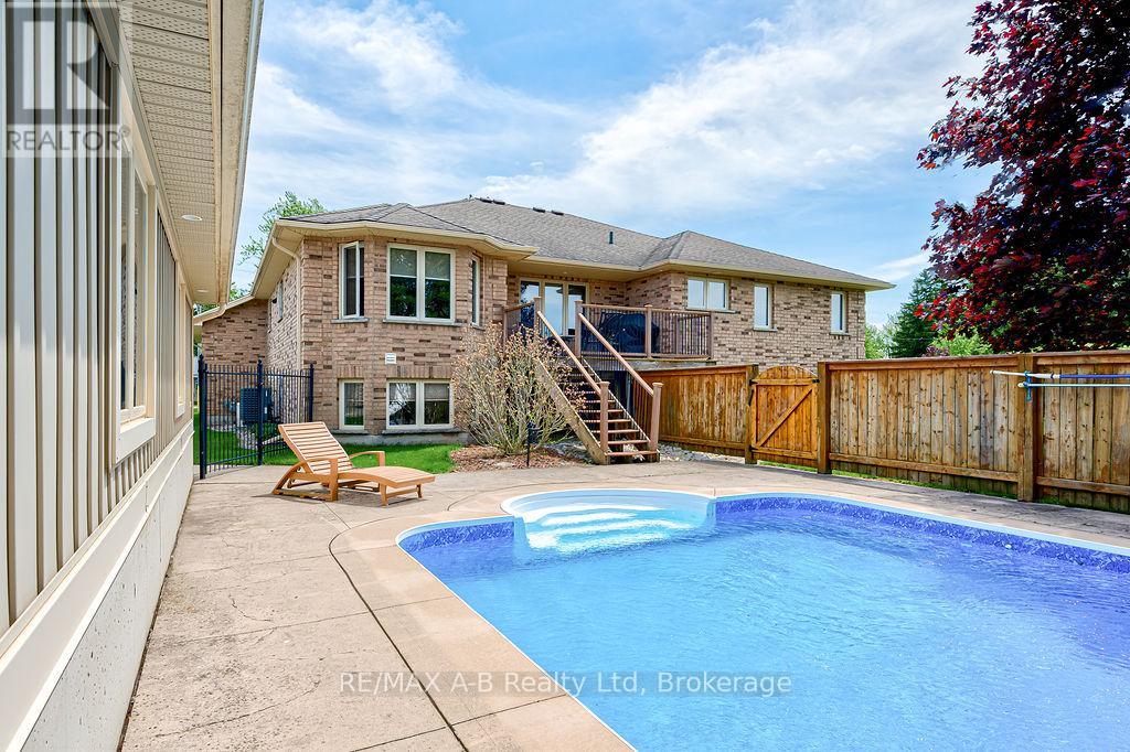 194 Station Road, Perth South, Ontario  N0K 1X0 - Photo 38 - X12913164