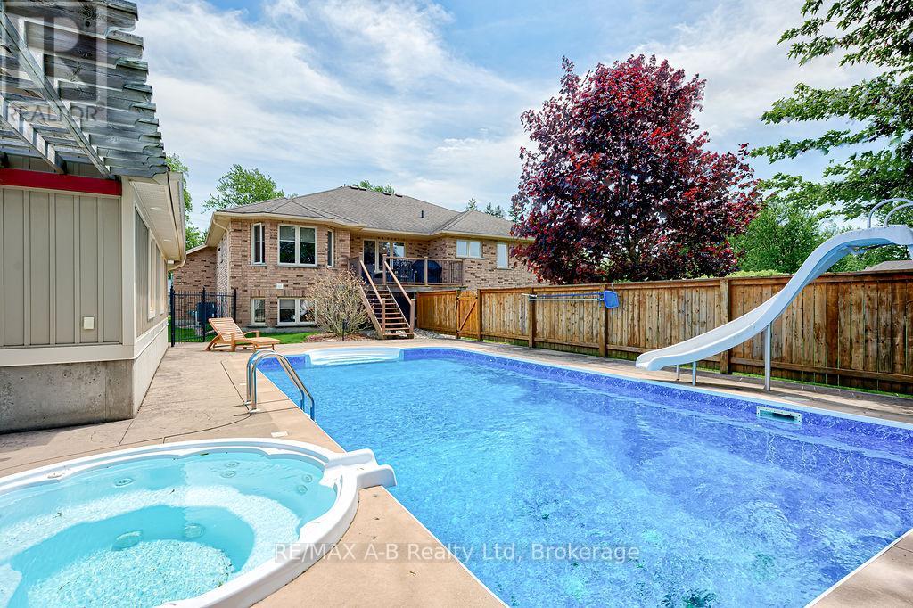 194 Station Road, Perth South, Ontario  N0K 1X0 - Photo 39 - X12913164