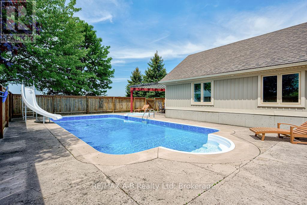 194 Station Road, Perth South, Ontario  N0K 1X0 - Photo 43 - X12913164