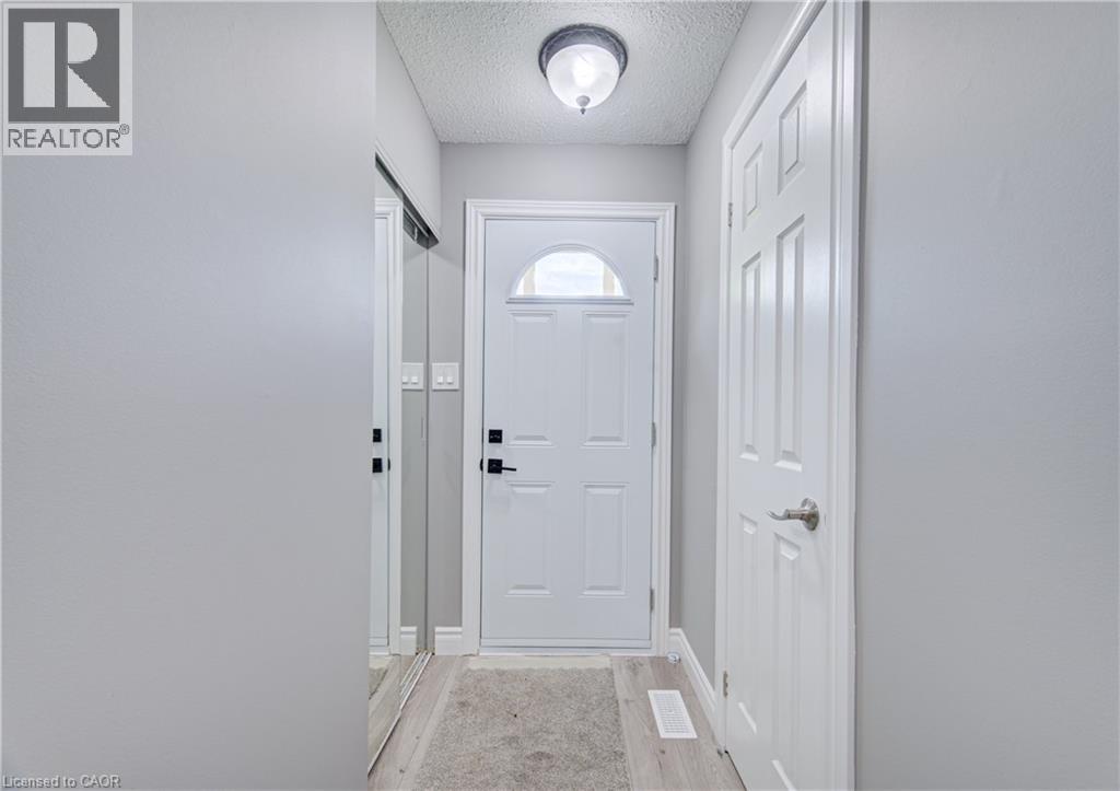 150 Gateshead Crescent Unit# 17, Stoney Creek, Ontario  L9G 4A7 - Photo 3 - 40833590