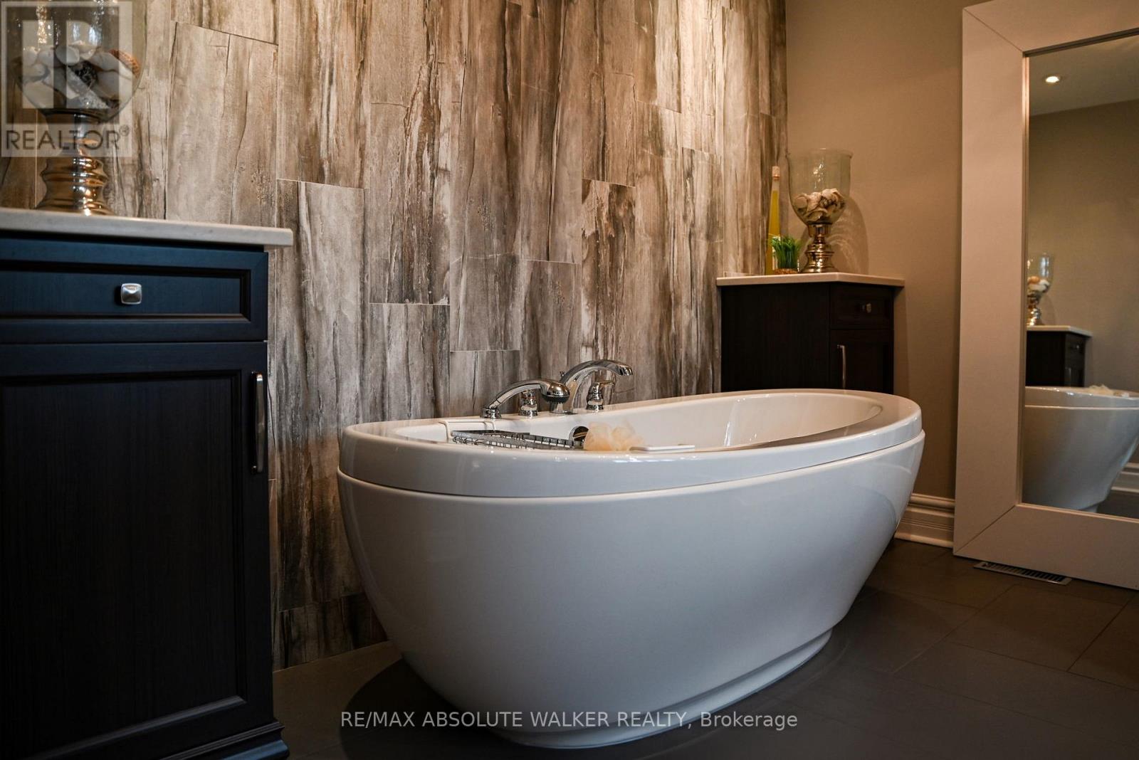 245 Lucinda Crescent, Ottawa, Ontario  K1W 0A1 - Photo 32 - X13182846