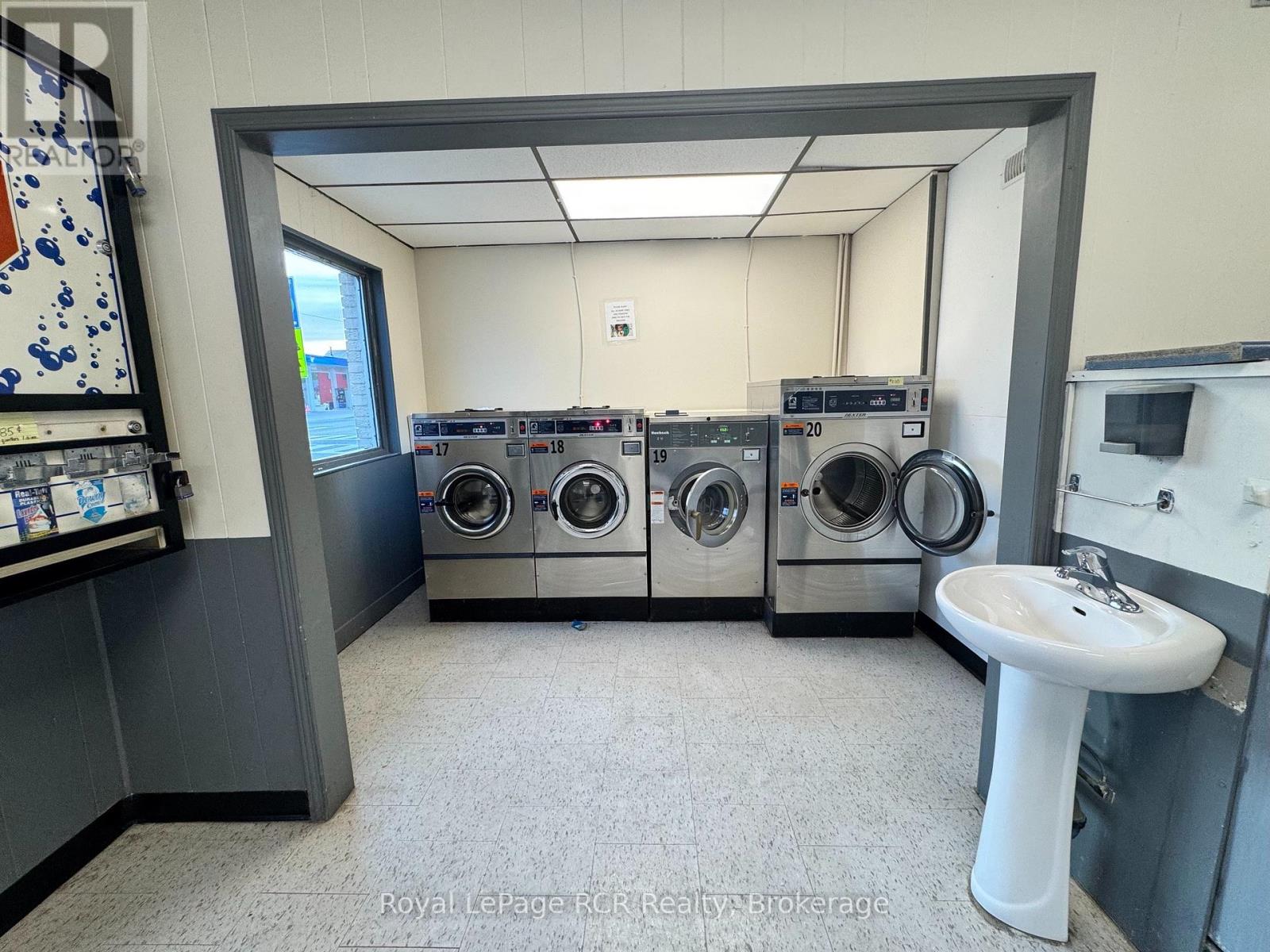 203 Garafraxa Street S, West Grey, Ontario  N0G 1R0 - Photo 10 - X13176882
