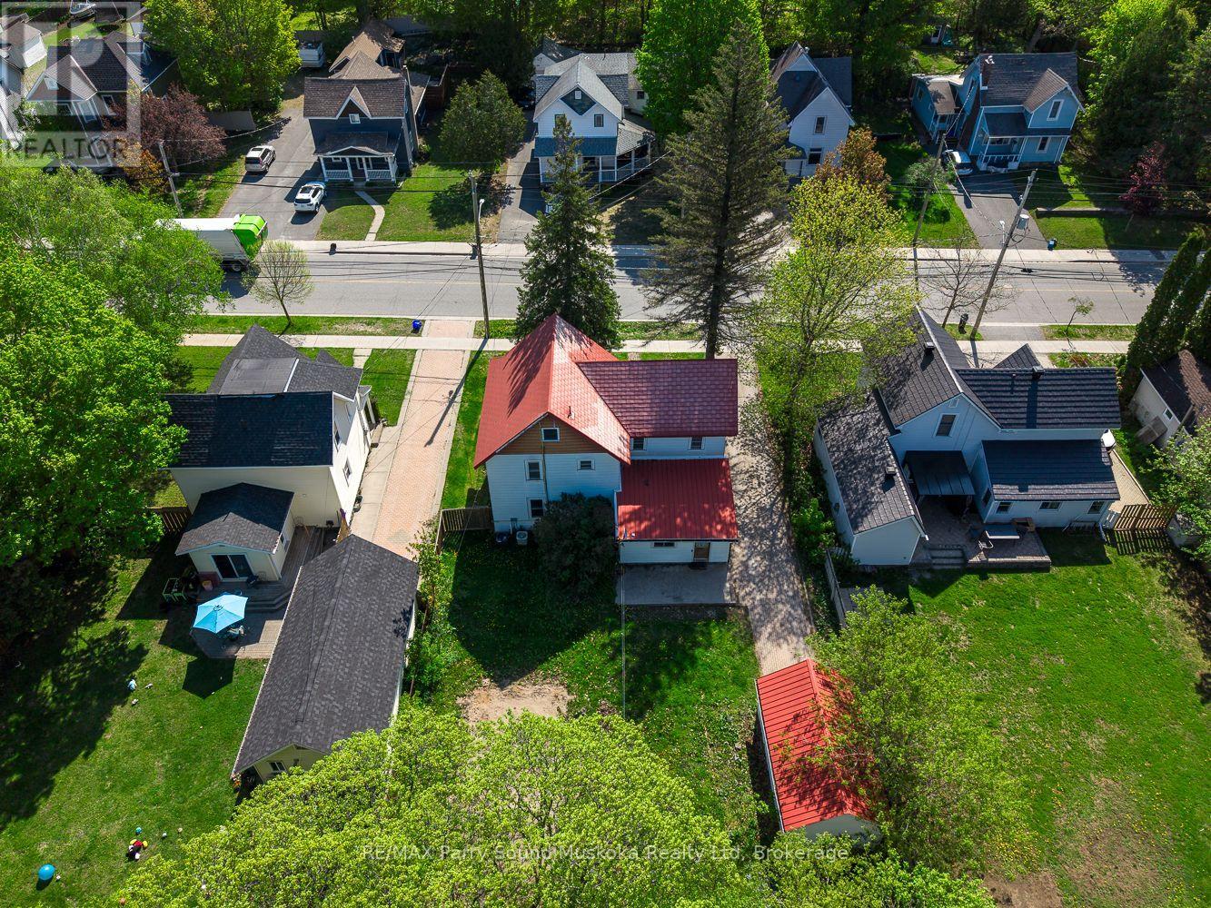 124 Gibson Street, Parry Sound, Ontario  P2A 1X7 - Photo 3 - X13182680