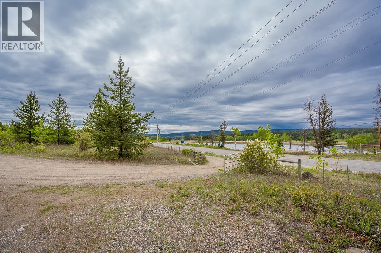 25 Cariboo 97 Highway, 100 Mile House, British Columbia  V0K 2E1 - Photo 13 - R3128527