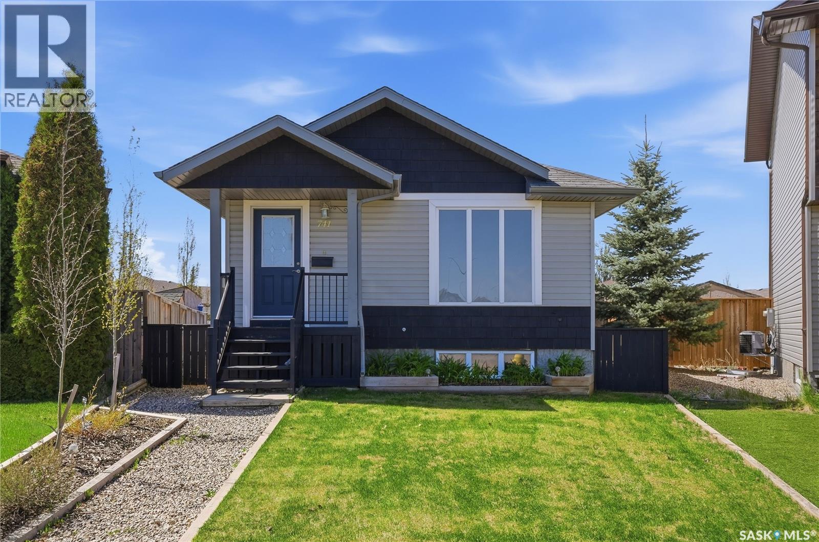 741 Glenview Cove, Martensville, Saskatchewan  S0K 0A2 - Photo 2 - SK036958