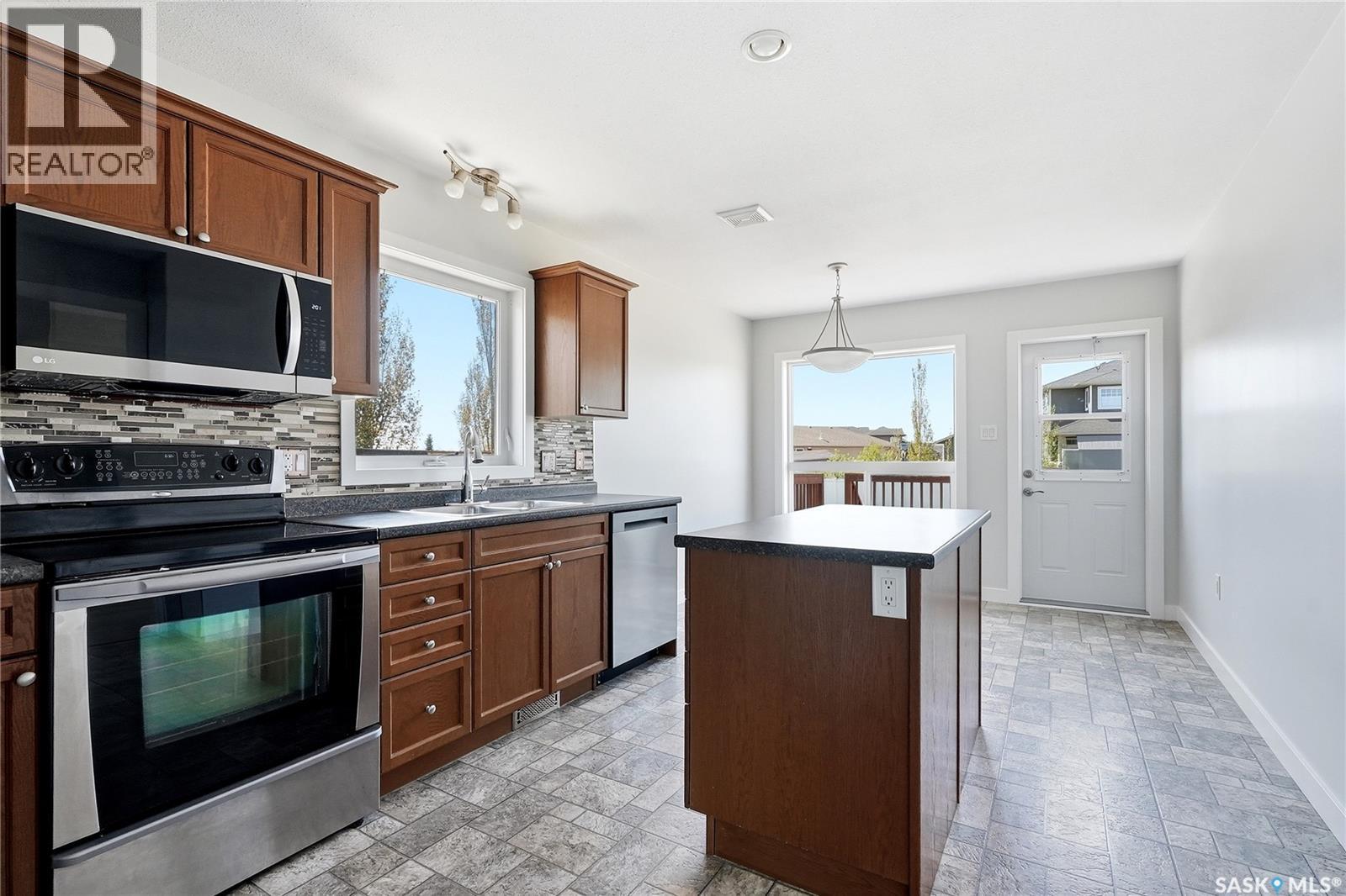 741 Glenview Cove, Martensville, Saskatchewan  S0K 0A2 - Photo 8 - SK036958