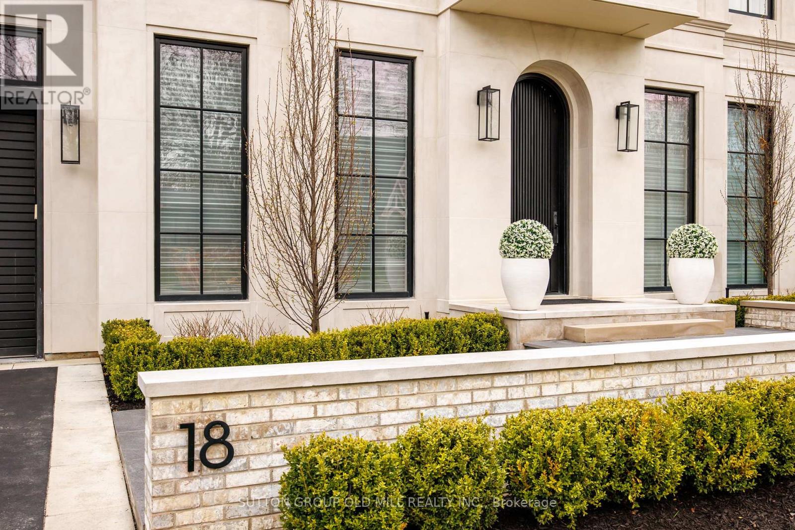 18 Blair Athol Crescent, Toronto, Ontario  M9A 1X5 - Photo 3 - W13182764